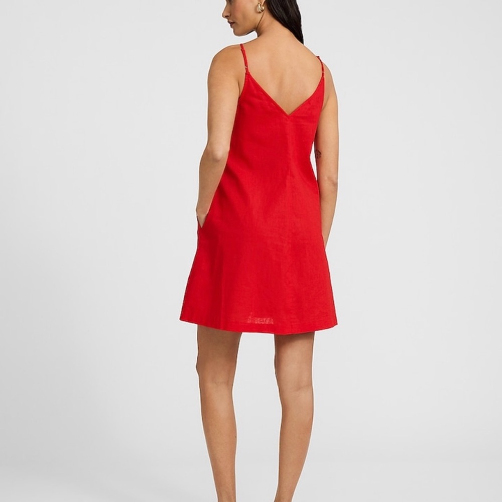 EXPRESS V-neck Sleeveless Mini Shift Dress - Picture 4 of 7